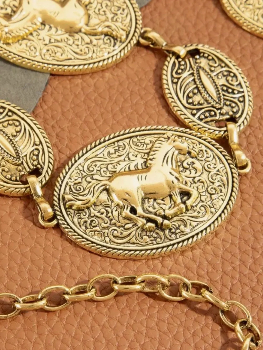 GOLD HORSE & RIDER OVAL MEDALLION CHAIN BELT